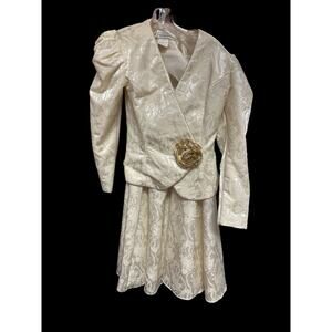 1980’s Scott McClintock 2pc Ivory Short Skirt Suit SZ 4 w/gold Flower Bow EUC